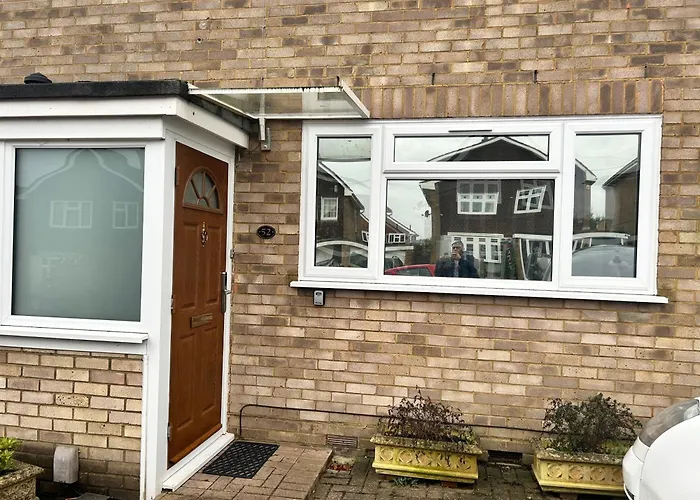 Beaconsfield House, Modern, Recently Refurbished, Self Check-In, Near Luton Airport