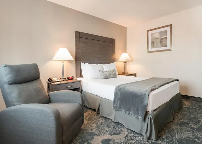 American Inn & Suites Metro Airport