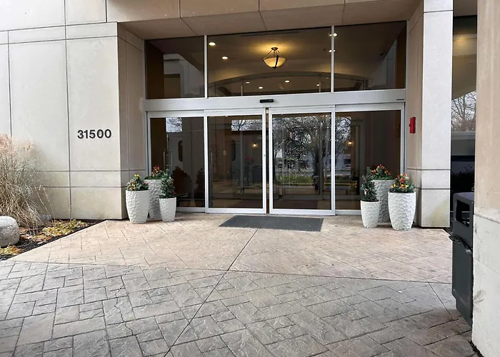 Skyline Hotel Detroit Airport, Surestay Collection By Best Western