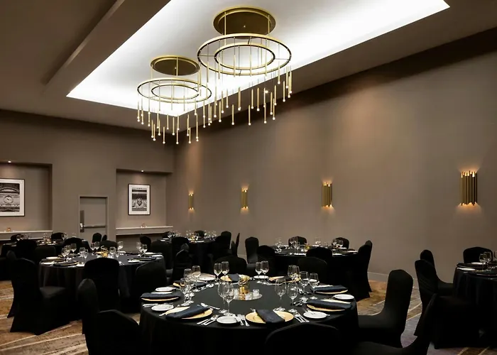 Courtyard By Marriott Montreal Airport