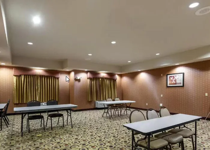 Lake Texoma Inn And Suites