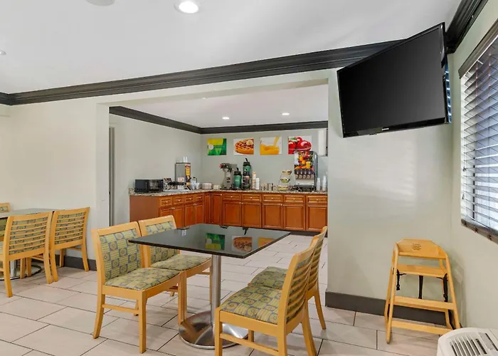 Quality Inn & Suites Morrow Atlanta South