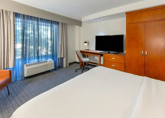 Courtyard By Marriott Wichita At Old Town
