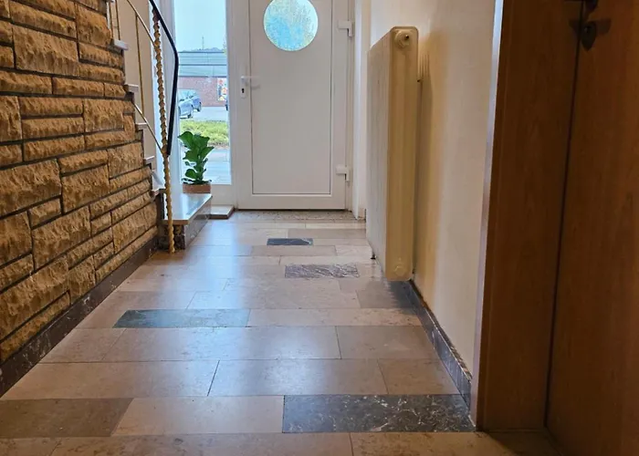 BOARDINGHOUSE PD25 ALTE FEUERWACHE I Unterkunft mit Einzel- und Doppelzimmer I 3min CityHospital I Monteure I Smart TV I Einzelbetten I Küche I Gemeinschaftsraum I Wasch I P