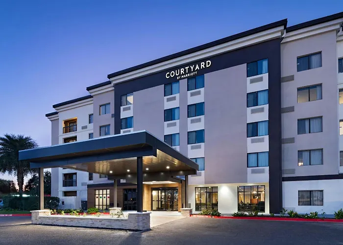 Courtyard By Marriott Laredo