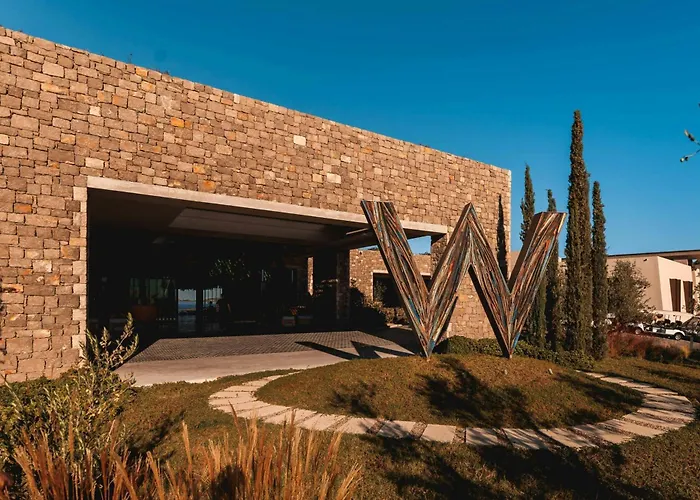 W Costa Navarino