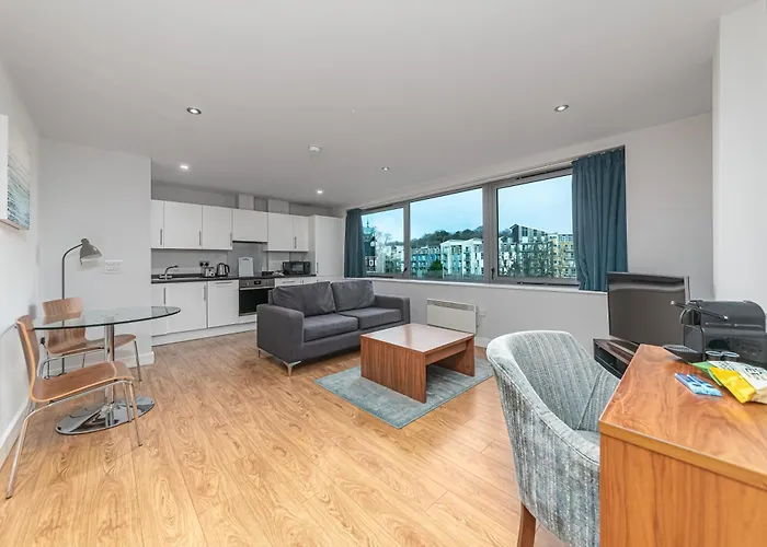 Hq Aparthotel Farnborough
