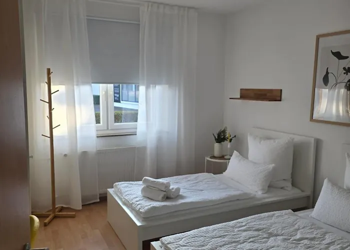 BOARDINGHOUSE PD25 ALTE FEUERWACHE I Unterkunft mit Einzel- und Doppelzimmer I 3min CityHospital I Monteure I Smart TV I Einzelbetten I Küche I Gemeinschaftsraum I Wasch I P