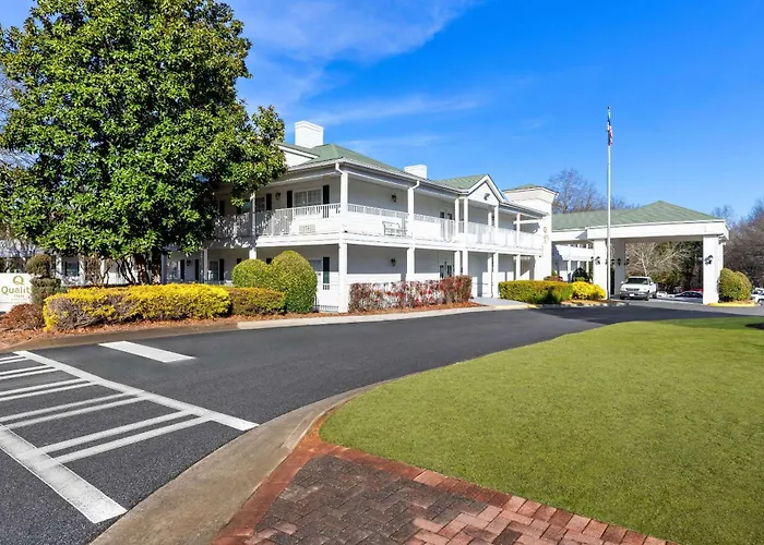 Quality Inn Fayetteville Near Historic Downtown Square