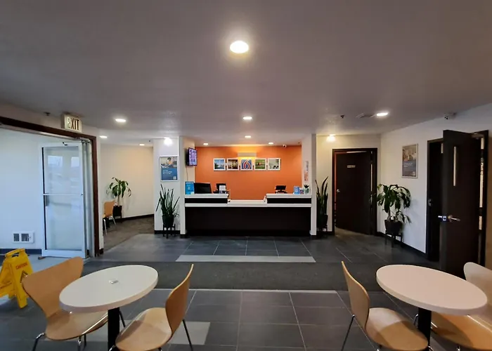 Motel 6-, Sk