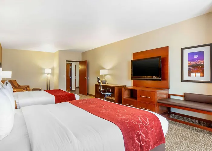 Comfort Suites Glendale - State Farm Stadium Area
