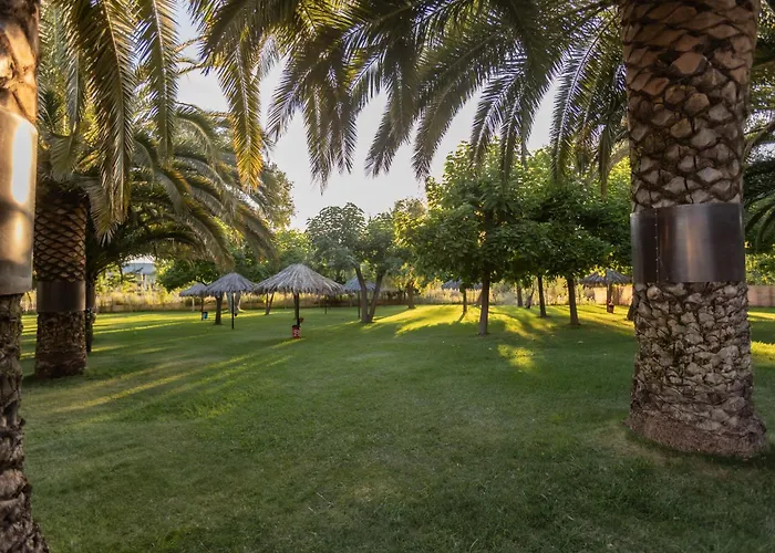 Hostal - Bungalows Camping Caces