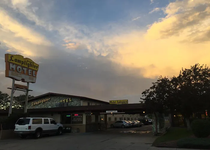 Lamplighter Motel