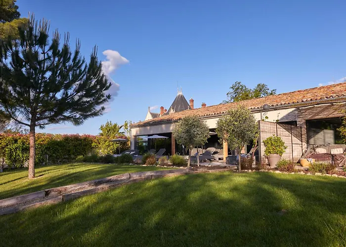 Chateau St Pierre De Serjac
