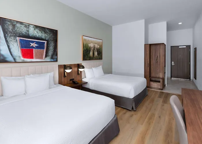 La Quinta Inn & Suites By Wyndham San Antonio At The Rim