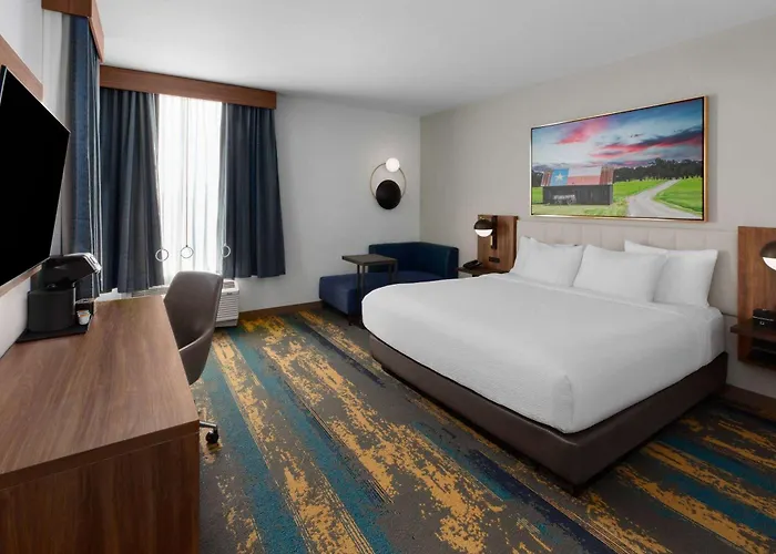 La Quinta Inn & Suites By Wyndham San Antonio At The Rim