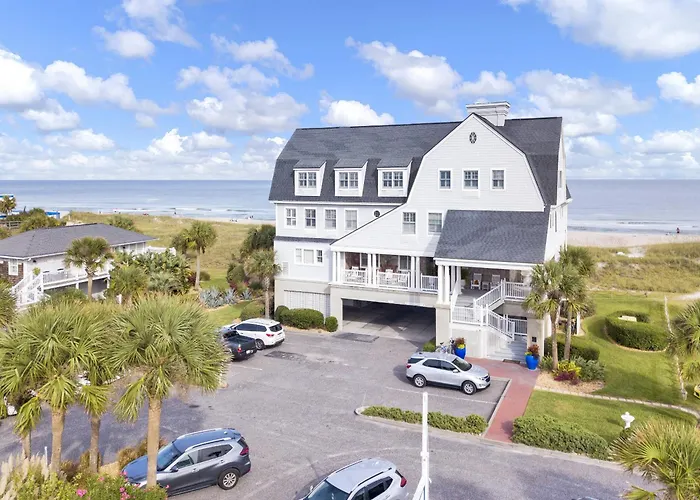Elizabeth Pointe Lodge
