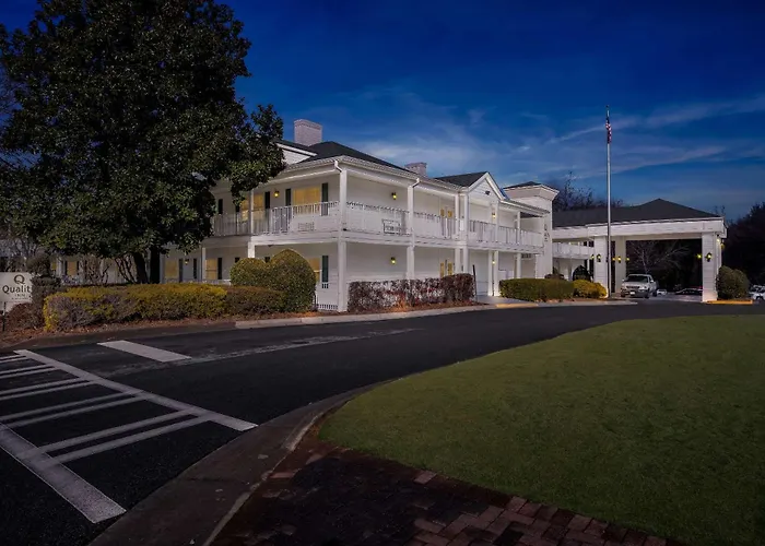 Quality Inn Fayetteville Near Historic Downtown Square
