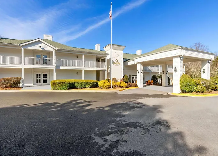 Quality Inn Fayetteville Near Historic Downtown Square