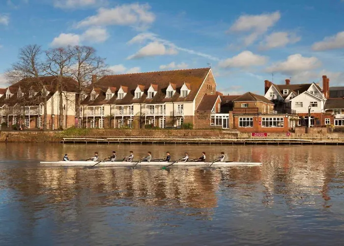 London Thames Lodge By Dancenter Near Thorpe Park