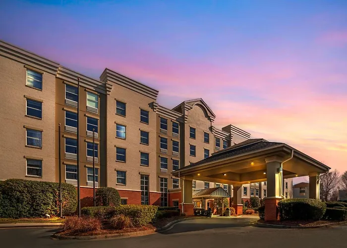 Comfort Suites Near Birkdale Village- Huntersville