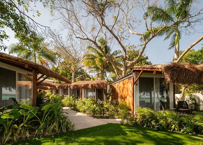 Casa Aakal Lagoon Front