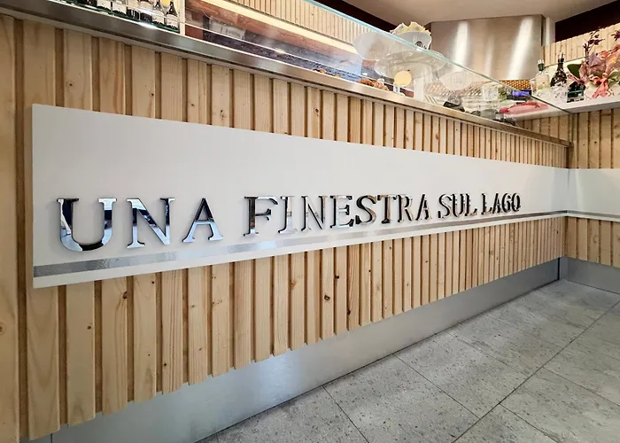 Una Finestra Sul Lago