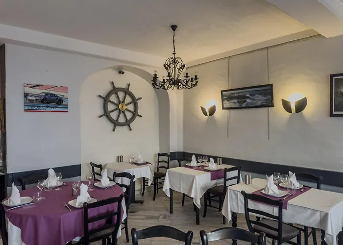 Logis Hotel Les Chardons Bleus Restaurant Le Bistrot De La Mer