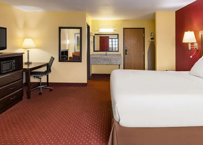 Baymont By Wyndham Cedar Rapids