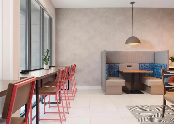Home2 Suites By Hilton Airport
