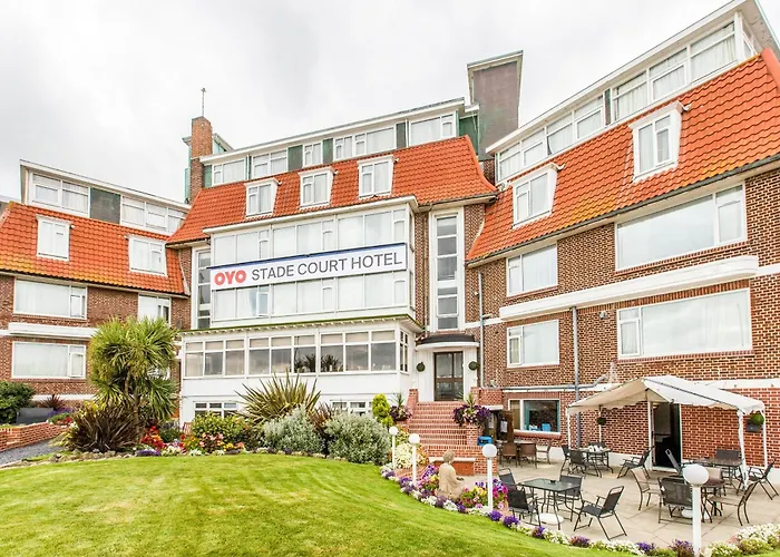 Oyo Stade Court Hotel
