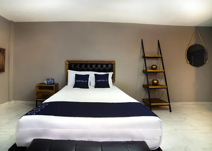 Capital O Hotel Diez Celaya 