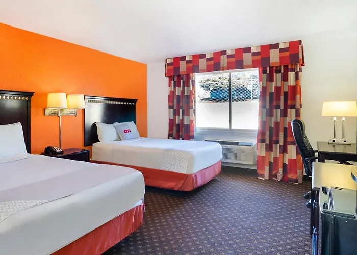 Oyo Townhouse Dodge City Ks