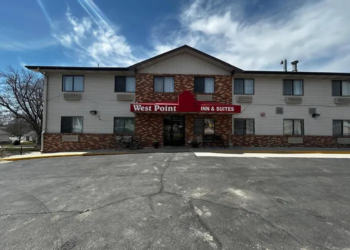 West Point Inn & Suits