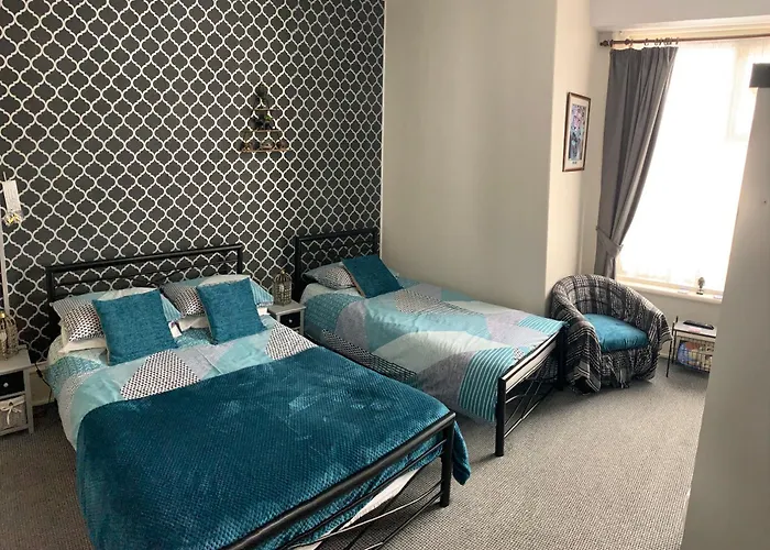Hornby Villa B&B Couples & Families Only- Quiet Central Location- Near To Winter Gardens