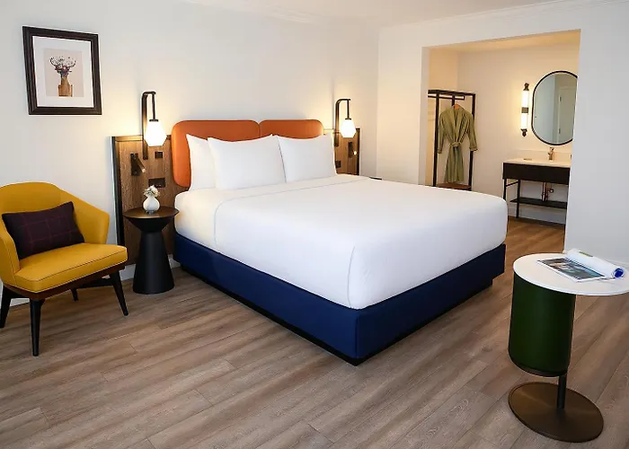 Woodrose- Newly Renovated