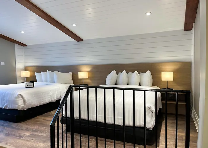 Colonial Hotel & Suites