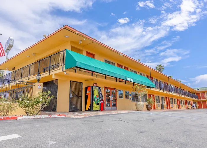 Avenida - Oceanside Camp Pendleton