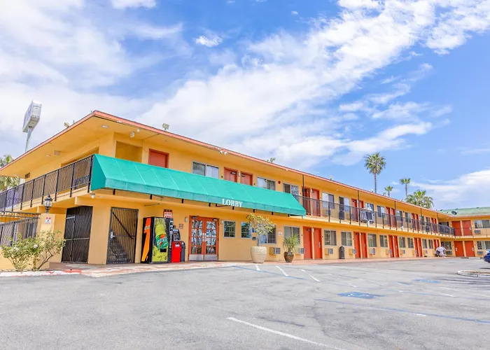 Avenida - Oceanside Camp Pendleton