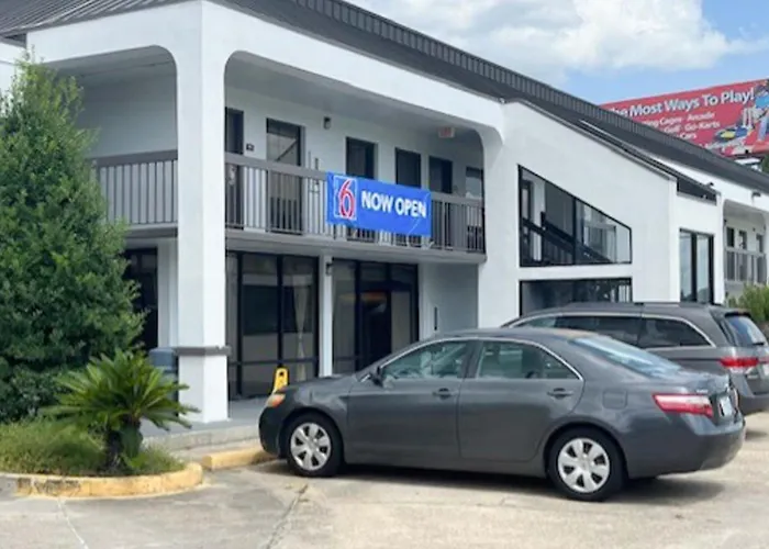 Motel 6 East, La I12