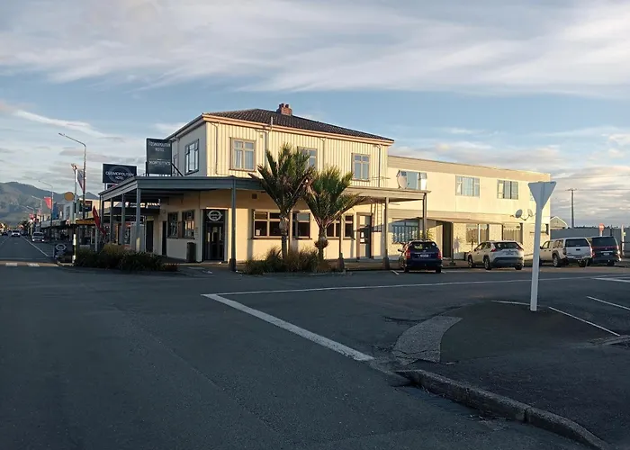 Cosmopolitan Hotel, Pub, Restaurant And Gaming Room