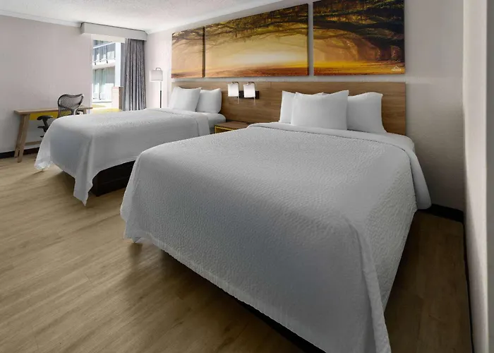 Days Inn By Wyndham Hinesville Near Fort Stewart, Newly Renovated, Free Hot Breakfast, Restaurant And Bar