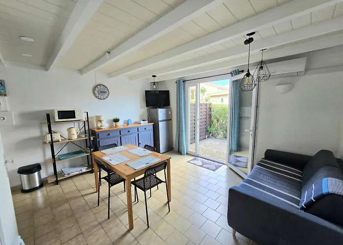 Santolines : Charmante Maisonnette Avec Piscine Proche Etang