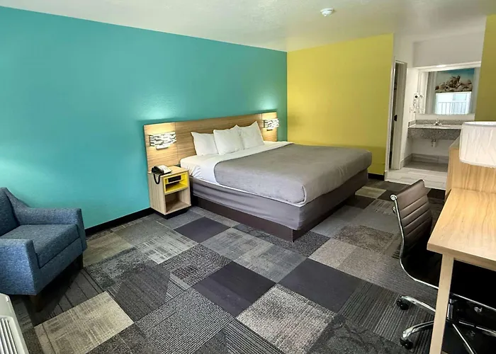 Days Inn By Wyndham Eglin Afb