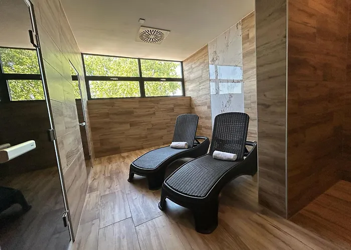 Hotel Dolphin - Adult Friendly
