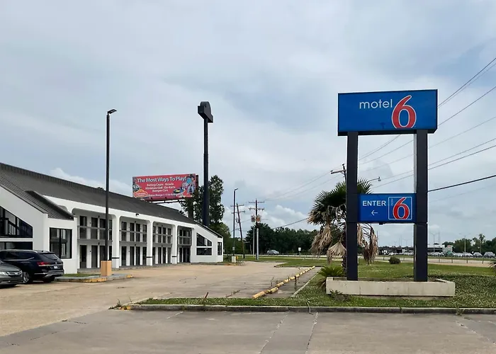 Motel 6 East, La I12
