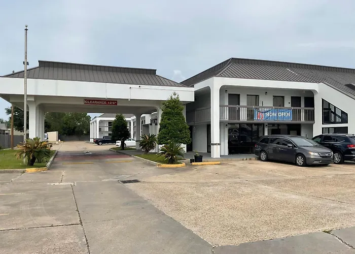 Motel 6 East, La I12