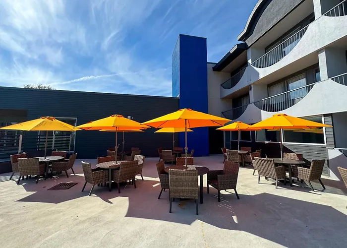 Comfort Suites Central