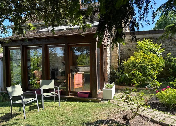 La Cabane Au Fond Du Jardin