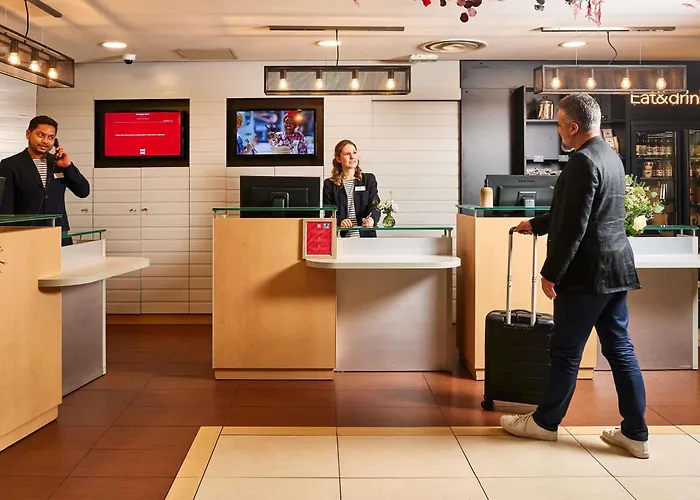 Hotel ibis Paris la Défense Esplanade à Courbevoie